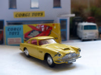 218 Aston Martin DB4 yellow early edition *with original box*