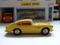 218 Aston Martin DB4 yellow *rare with fixed shaped wheels*(1)
