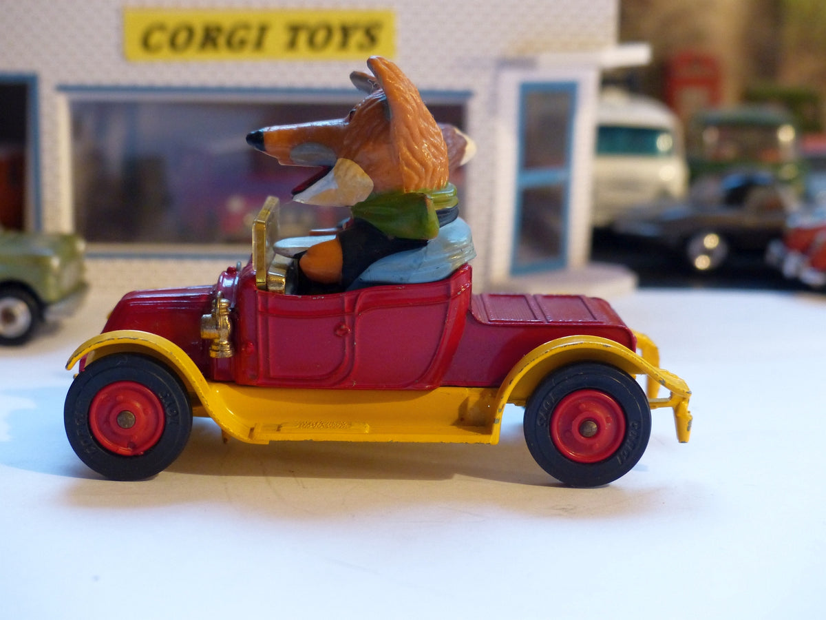 808 Basil Brush's Renault – Corgi Toys