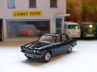 252 Rover 2000 repainted in black