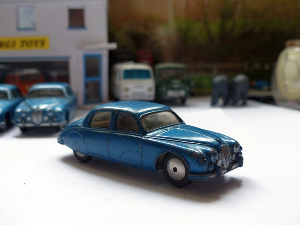 208M Jaguar 2.4 Mechanical *with grey base* (7)