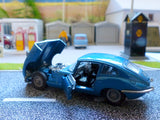 335 Jaguar E Type 2+2 Fastback in metallic blue