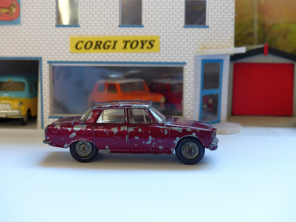 252 Rover 2000 in maroon with rare cast wheels (2)
