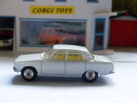 252 Rover 2000 in white with lemon interior