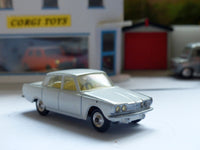 252 Rover 2000 in white with lemon interior