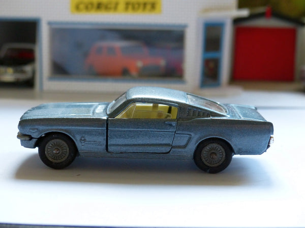 320 Ford Mustang in silver-blue