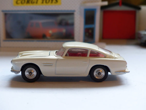 218 Aston Martin in white