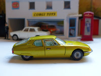 284 Citroen SM in metallic lime-yellow