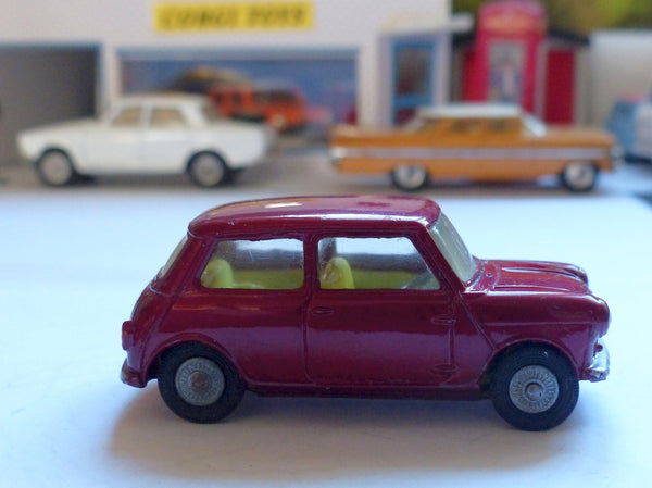 226 Morris Mini-Minor in maroon