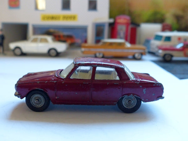 252 Rover 2000 in maroon with rare cast wheels (1)
