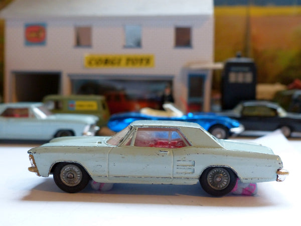 245 Buick Riviera in pale blue *with cast wheels* (1)