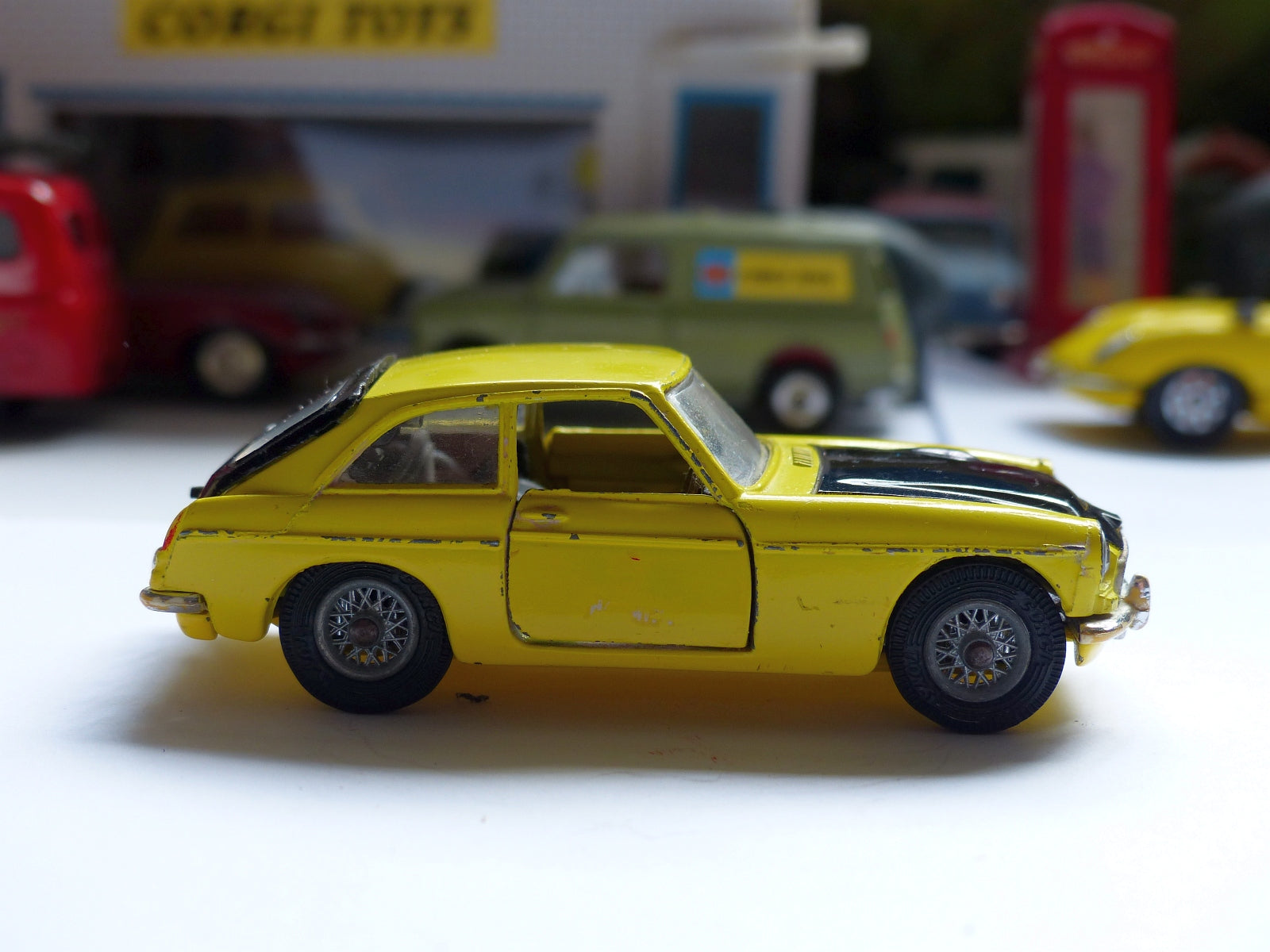 Corgi Toys Go-Goカー 黄色 13 Corgi Chevrolet Corvette Stingray GO GO GO Lazy Bones Yellow