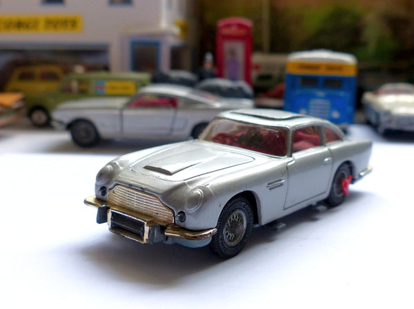 Aston Martin DB5 James Bond 007 Replica Corgi Toys a 40€ | Tiny cars Aston Martin DB5 James Bond 007 Replica Corgi Toys a 40€ | Tiny cars