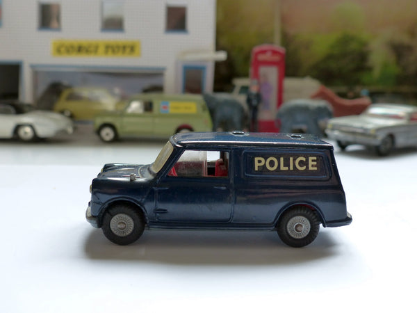 448 Police Minivan with cast wheels