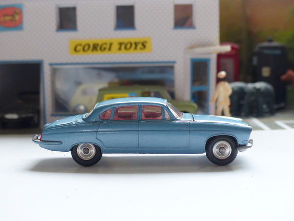 238 Jaguar Mk X in metallic silver-blue